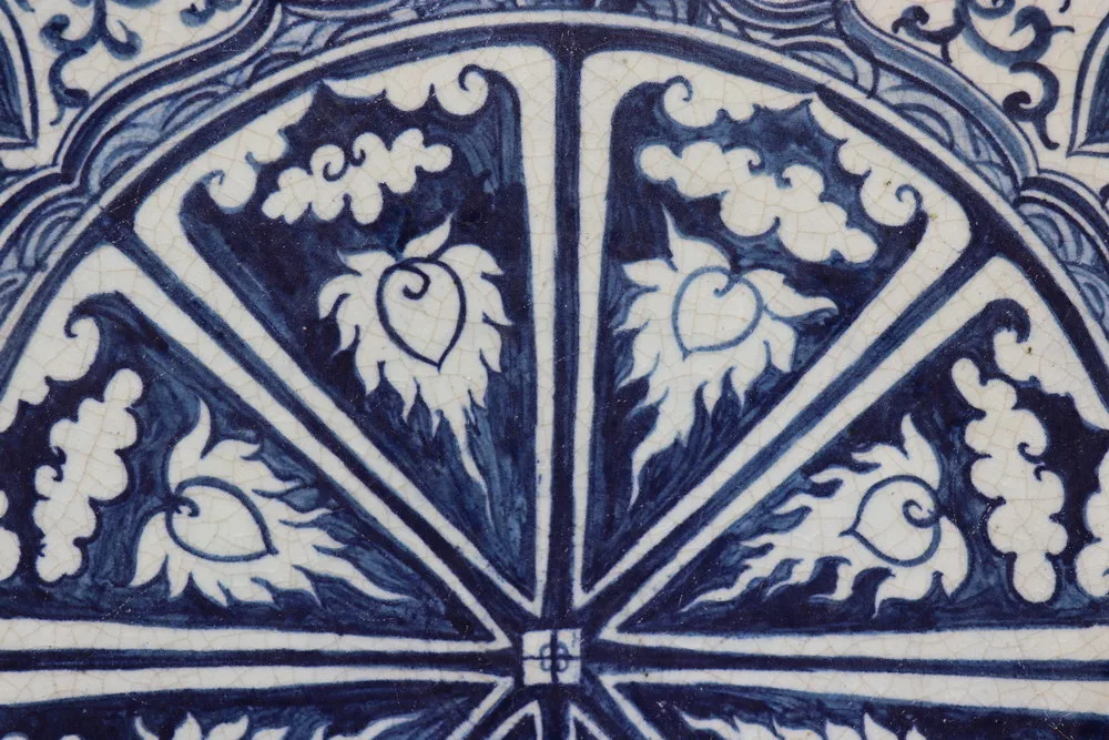 Antique Chinese Blue and White Porcelain Charger Plate Yuan Dynasty, view 2