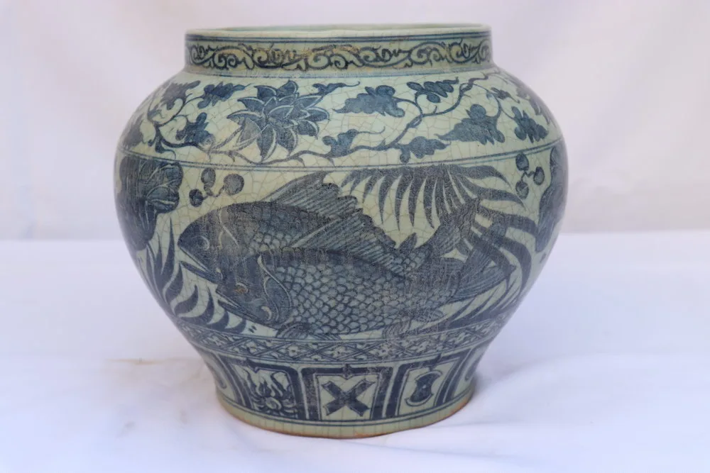 Antique Chinese Blue and White Porcelain Ming Dynasty Fish Pot