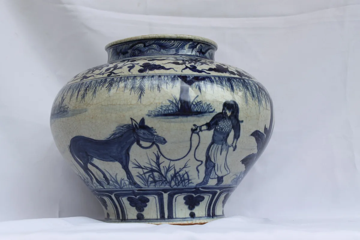 Antique Chinese Porcelain Blue and White Ming Vase, view 3