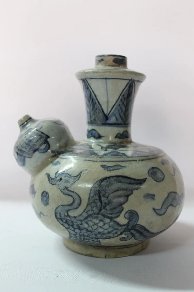 Antique Chinese Porcelain Kendi Early Qing dynasty, view 2