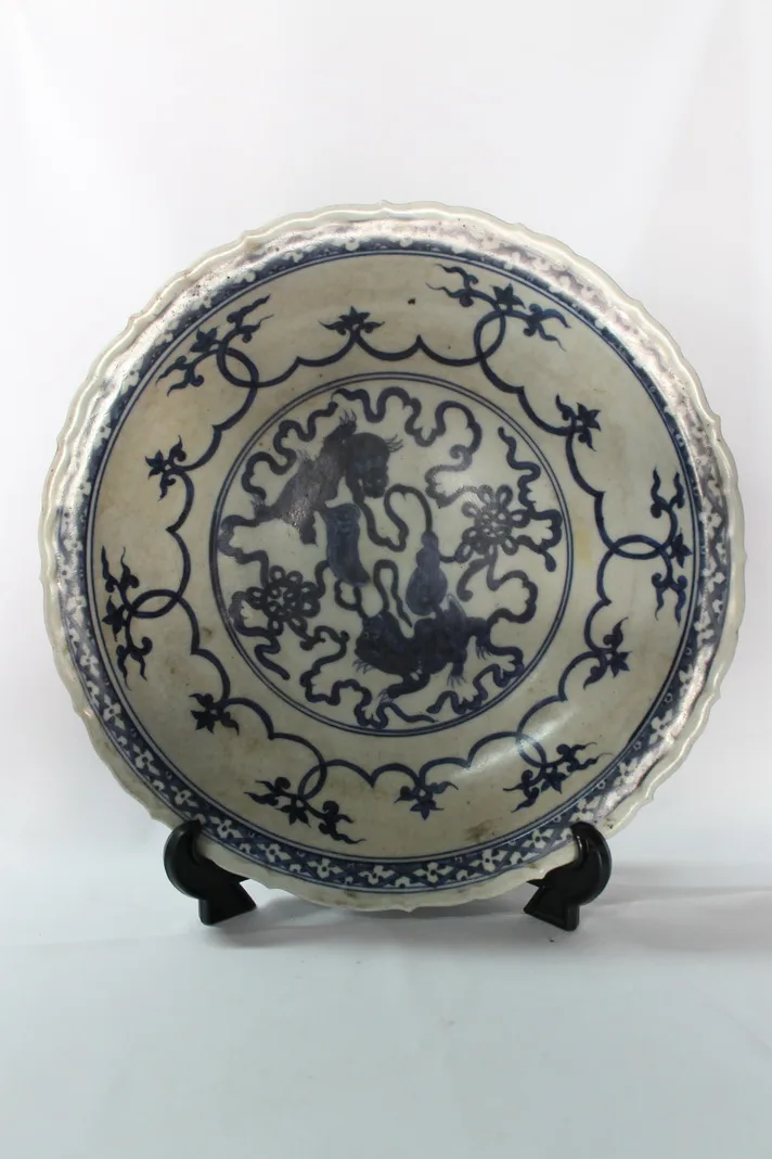 Antique Chinese porcelain plate middle Ming dynasty