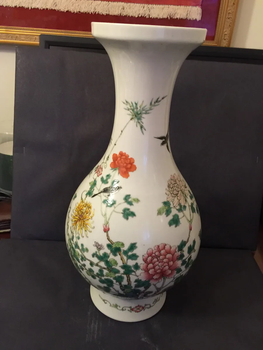 Beautiful and Rare Porcelain Vase of Brief Transitional Period, view 3