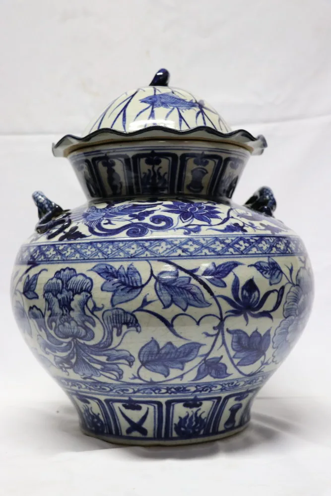 Blue and White Antique Chinese Porcelain Vase Ming Dynasty Lizard Handles, view 3