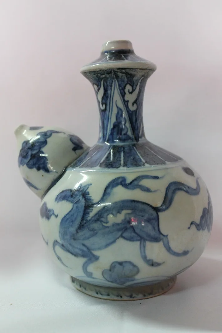 Chinese Antique porcelain Kendi Jiajing Period Ming Dynasty, view 3
