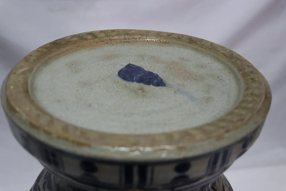 Late Ming - Early Qing imitate Yuan Blue and White Porcelain Vase - Folk Kiln with Shell Mark, view 3