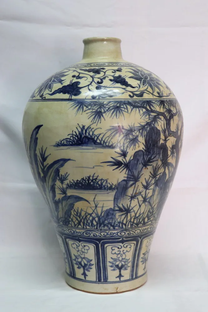 Late Yuan Dynasty Blue and White Porcelain Vase Warrior on Horse, view 3