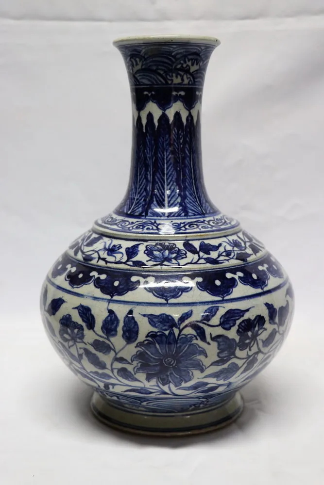Ming dynasty Blue and White Porcelain Vase, view 3