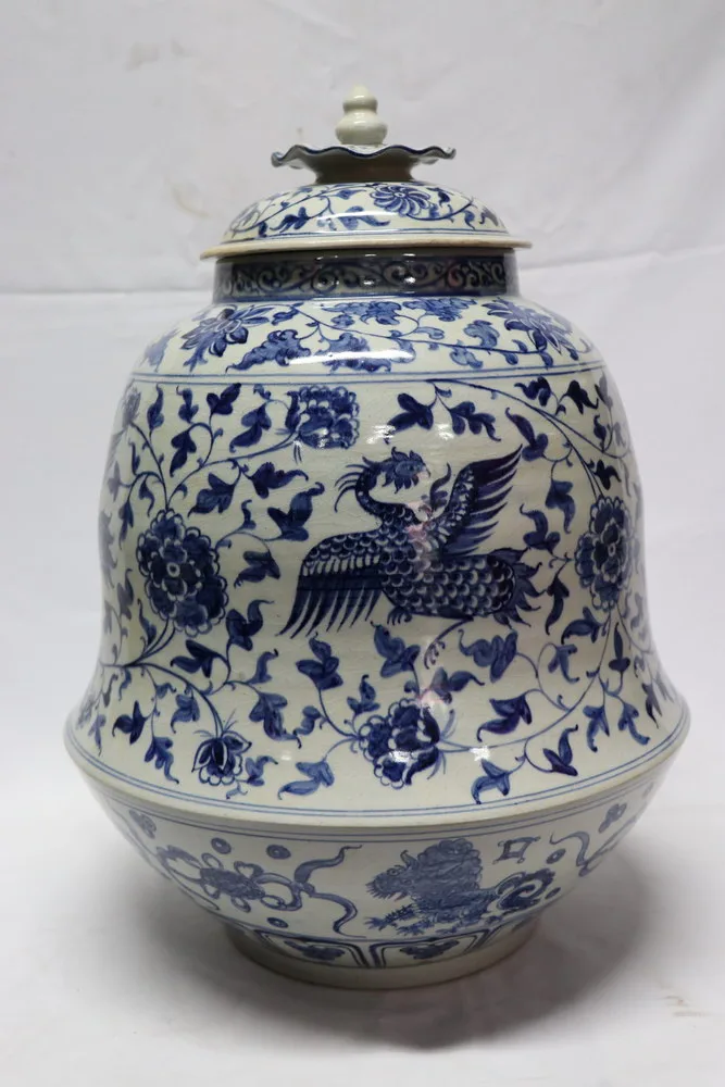 Rare Antique Chinese Blue and White Porcelain Vase Early Ming Dynasty, view 3