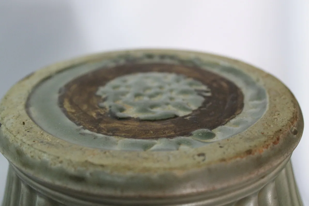 Antique chinese porcelain vase Song- Yuan Dynasty Celadon Glaze, view 2